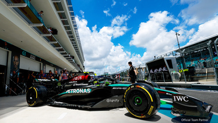 Signify x Mercedes-AMG PETRONAS F1 Team_BargeBoard.jpg